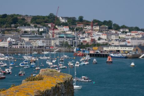 10. Guernsey: 80,42 år gammel